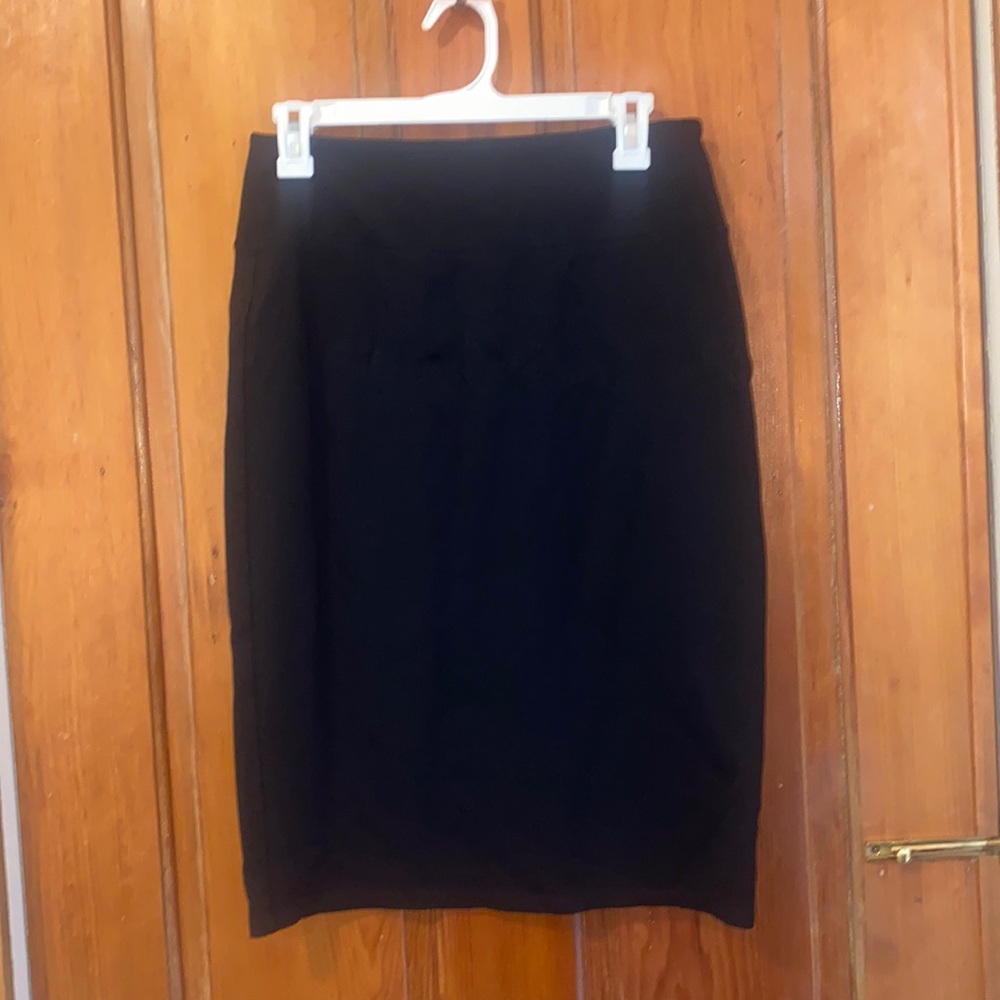 TIMELESS BLACK PENCIL SKIRT